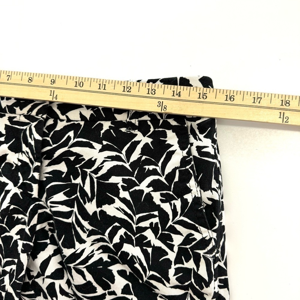 J. Crew Women’s Sz 2 Black & White Floral Cotton Casual 5" Chino Shorts Casual - Picture 7 of 11
